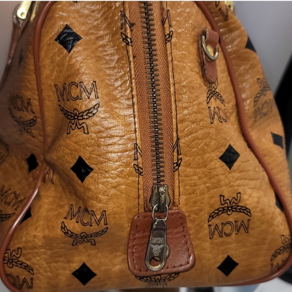 AUTHENTIC MCM MUNCHEN MONOGRAM LEATHER HANDBAG - Picture 4 of 14